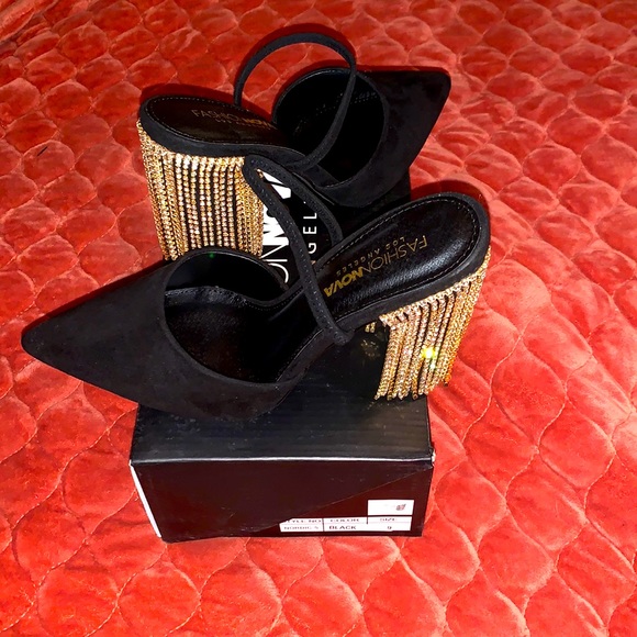 Fashion Nova Shoes - The Way I Move Pumps